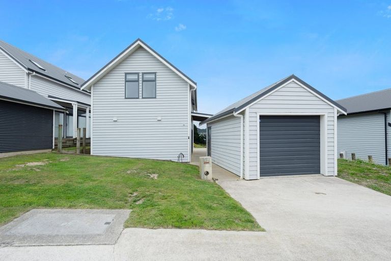 Photo of property in 54 Spenmoor Street, Newlands, Wellington, 6037