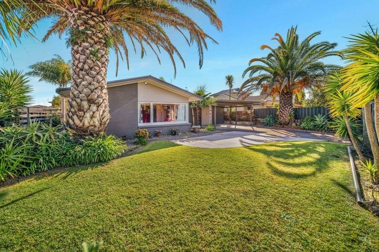 Photo of property in 5 Cascades Road, Pakuranga Heights, Auckland, 2010