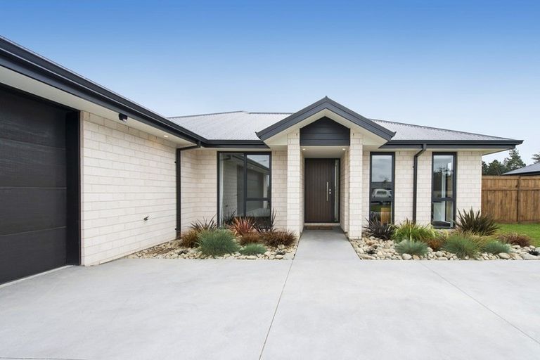 Photo of property in 8 Suffolk Drive, Kirwee, 7571