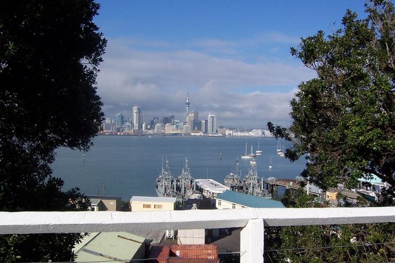 Photo of property in 150 Calliope Road, Stanley Point, Auckland, 0624