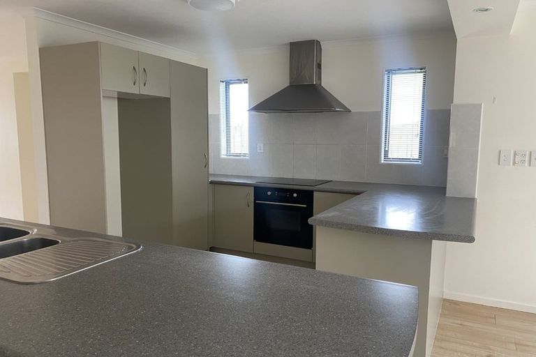 Photo of property in 85 Keri Vista Rise, Papakura, 2110