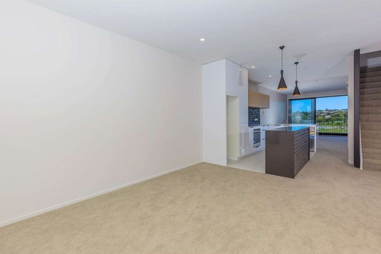 Photo of property in 18/4 Stables Lane, Silverdale, 0932