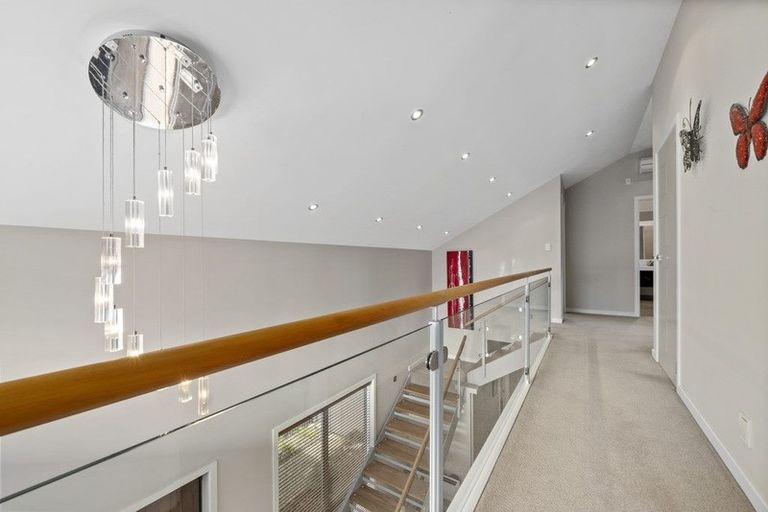 Photo of property in 42 Heretaunga Square, Silverstream, Upper Hutt, 5019