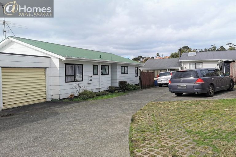 Photo of property in 4/92 Awaroa Road, Sunnyvale, Auckland, 0612