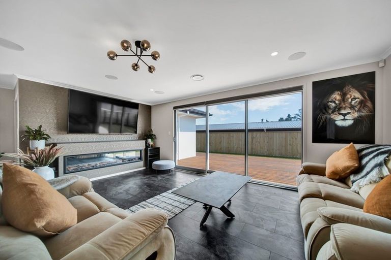 Photo of property in 33 Honeyfield Drive, Whalers Gate, New Plymouth, 4310