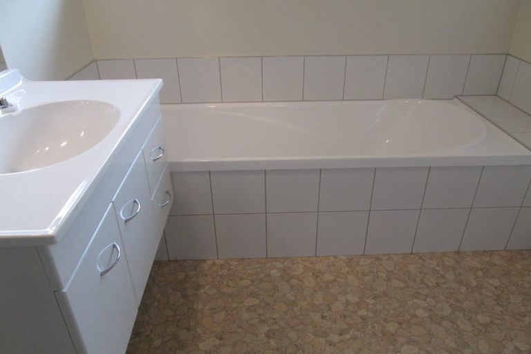 Photo of property in 9 Cascade Way, Paraparaumu, 5032