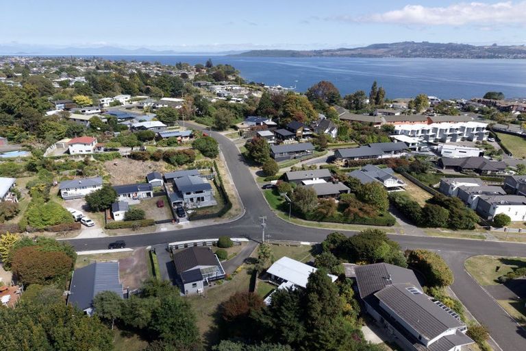 Photo of property in 32 Tremaine Avenue, Two Mile Bay, Taupo, 3330