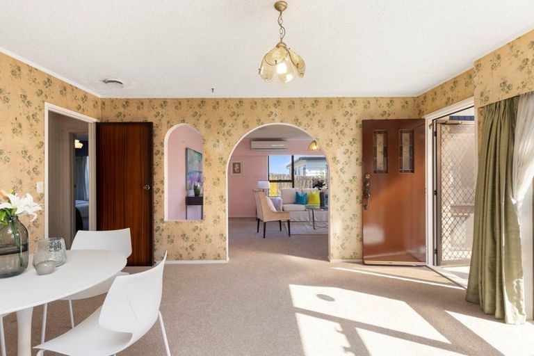 Photo of property in 2/27 Derrimore Heights, Clover Park, Auckland, 2019