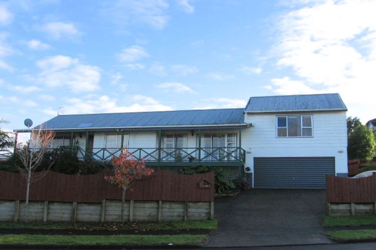 Photo of property in 4 Tadley Court, Goodwood Heights, Auckland, 2105