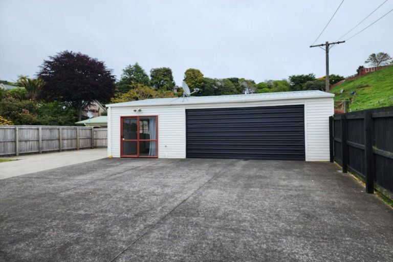 Photo of property in 132 Huatoki Street, Frankleigh Park, New Plymouth, 4310