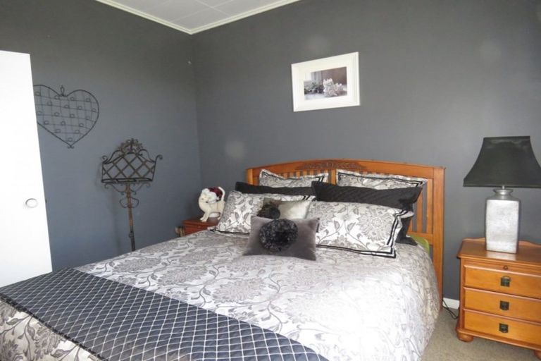 Photo of property in 22 Queen Street, Westport, 7825