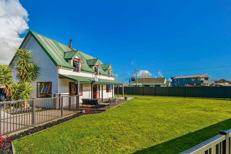 Photo of property in 1 Derby Street, Westport, 7825