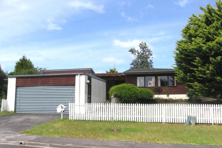 Photo of property in 1 Scorpio Place, Windsor Park, Auckland, 0632