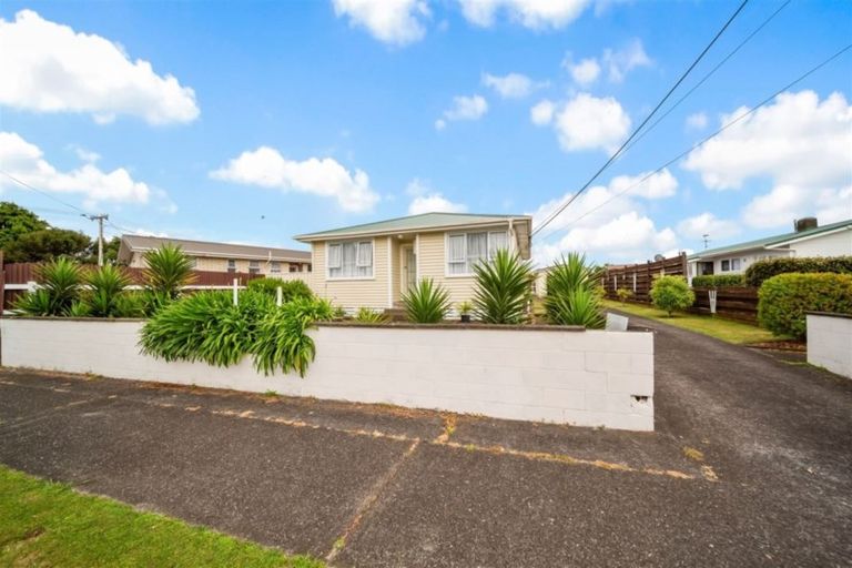 Photo of property in 22 Mcguire Street, Hawera, 4610