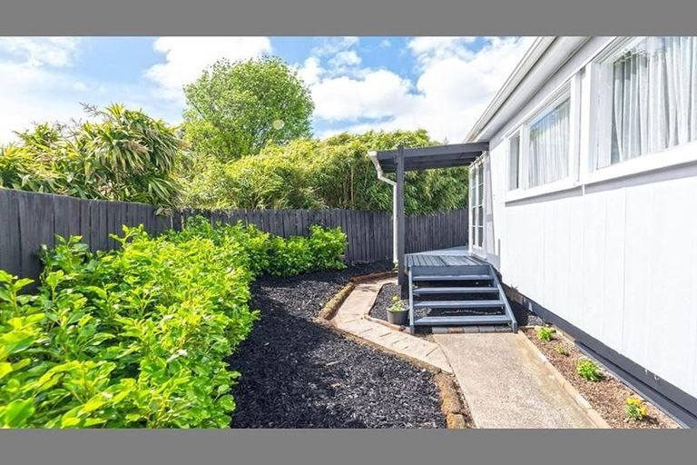 Photo of property in 23a Riserra Drive, Ranui, Auckland, 0612