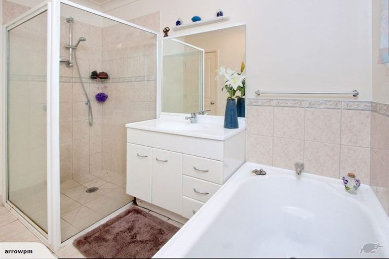 Photo of property in 12 Greenleaf Way, Northcross, Auckland, 0630