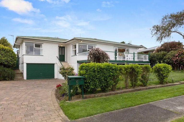 Photo of property in 5 Edgar Pearce Place, Howick, Auckland, 2014