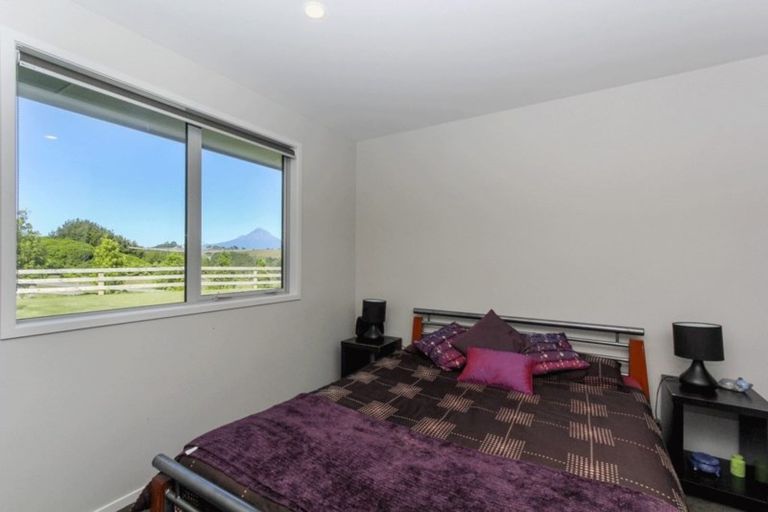 Photo of property in 652 Kelly Road, Lepperton, New Plymouth, 4373