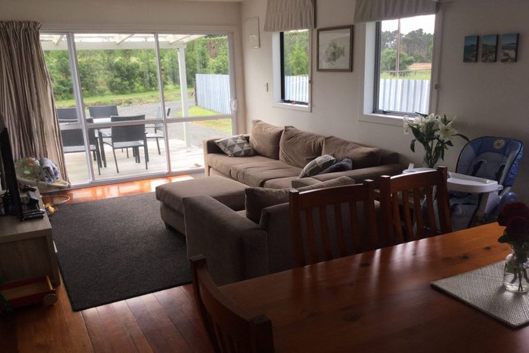 Photo of property in 60 Lathrope Road, Kumeu, 0892