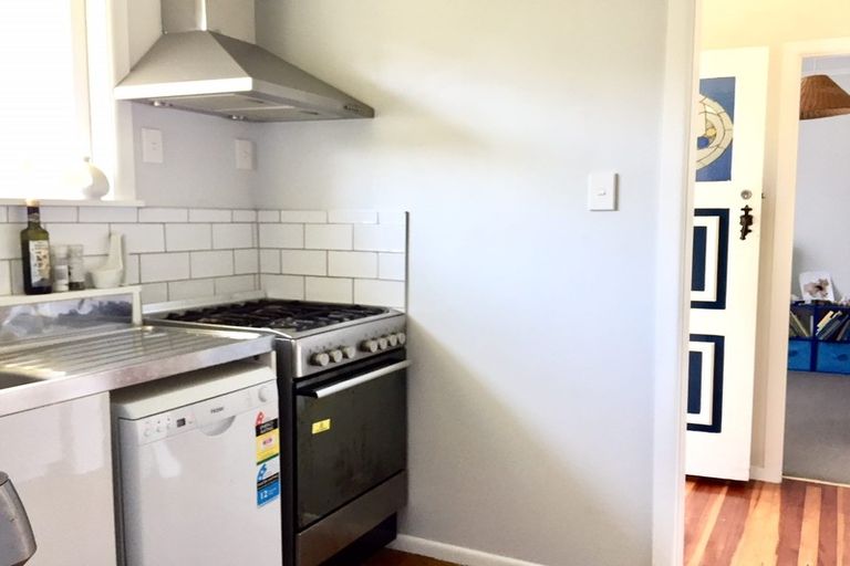 Photo of property in 49 Cotswold Crescent, Newlands, Wellington, 6037