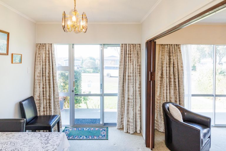 Photo of property in 5 Hollows Crescent, Takaro, Palmerston North, 4412