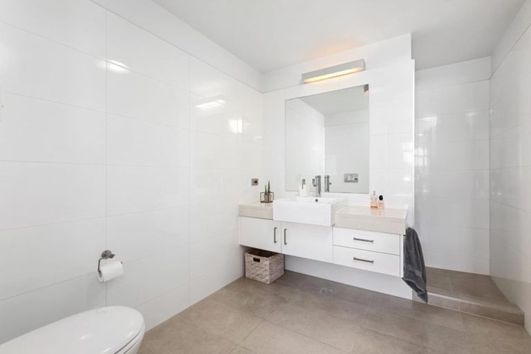 Photo of property in Vivaldi Apartments, 9/48 Marine Parade, Mount Maunganui, 3116
