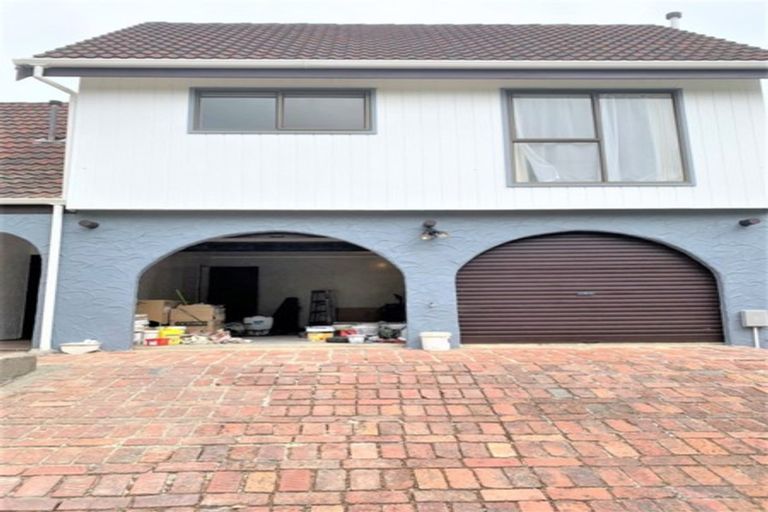 Photo of property in 6 Pioneer Grove, Silverstream, Upper Hutt, 5019