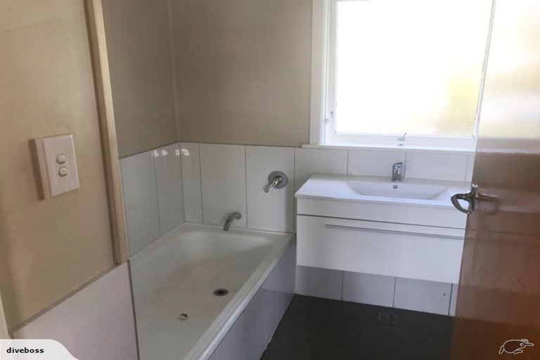 Photo of property in 6 Coleman Avenue, Herald Island, Auckland, 0618