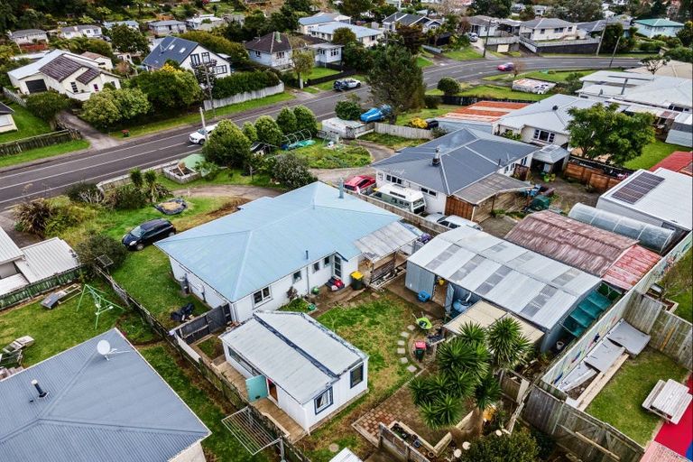 Photo of property in 96 Omata Road, Marfell, New Plymouth, 4310
