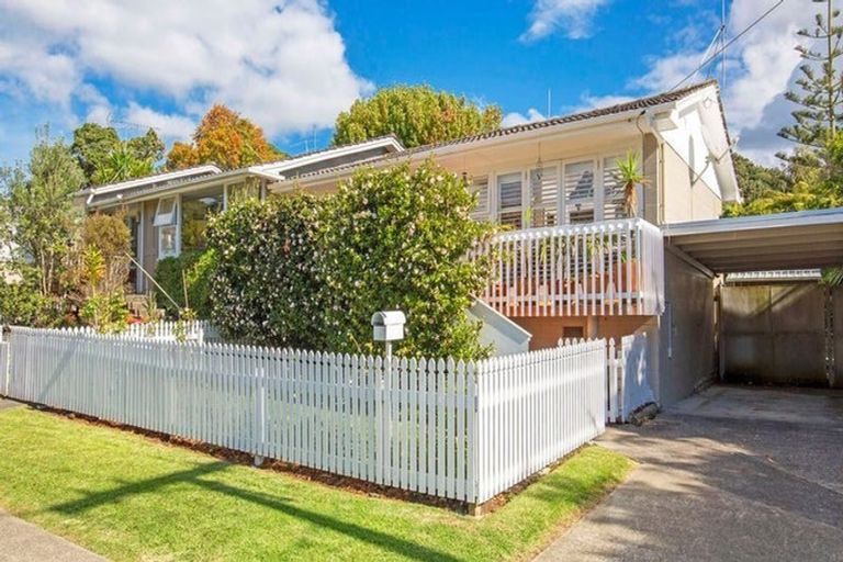 Photo of property in 1/24 Liston Crescent, Cockle Bay, Auckland, 2014