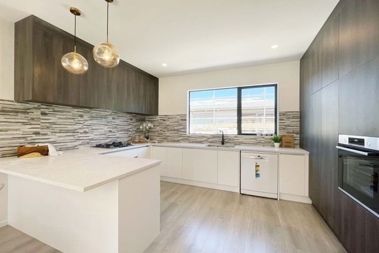 Photo of property in 9 St Claire Road, Silverdale, 0932