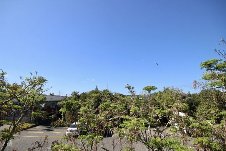 Photo of property in 6/11 Karamu Street, Te Atatu Peninsula, Auckland, 0610