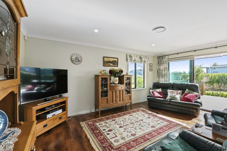 Photo of property in 10 Gladys Place, Levin, 5510