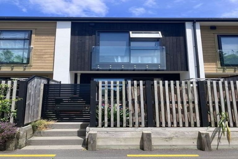 Photo of property in 8/28 Fitzherbert Road, Wainuiomata, Lower Hutt, 5014