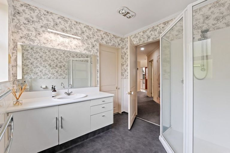 Photo of property in 333 Devon Street West, New Plymouth, 4310