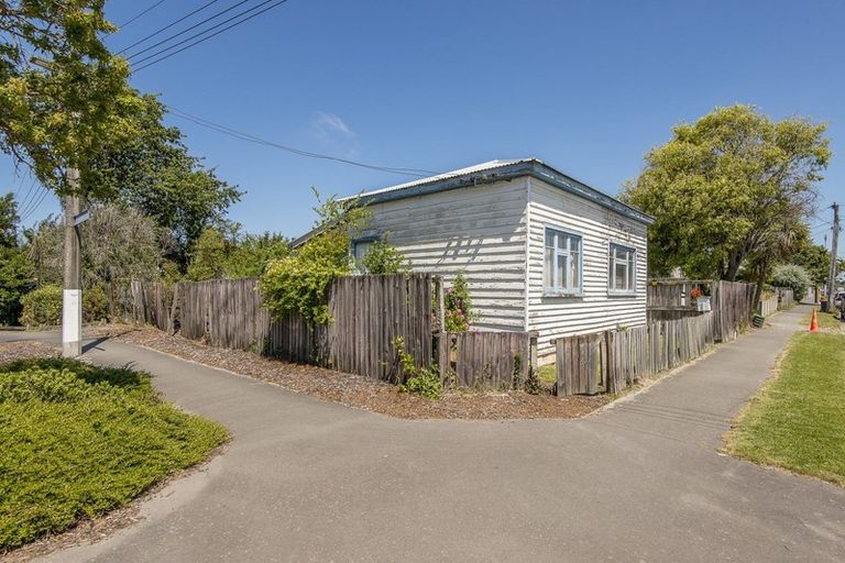 Photo of property in 210 Edgeware Road, Edgeware, Christchurch, 8013