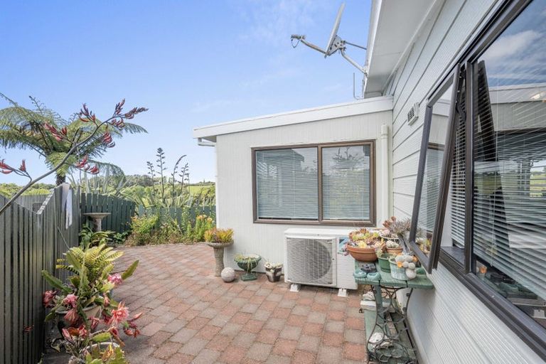 Photo of property in 5c Lindaver Grove, Merrilands, New Plymouth, 4312
