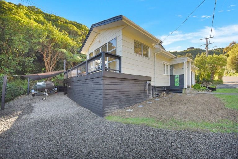 Photo of property in 12 Arthur Crescent, Waikawa, Picton, 7220