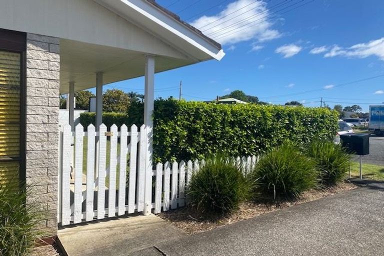 Photo of property in 1/2 Wolfe Street, Regent, Whangarei, 0112