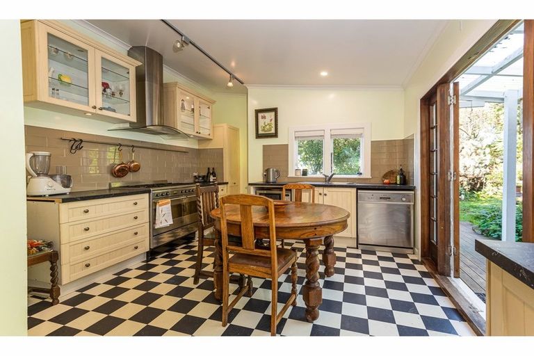 Photo of property in 32 Godley Quay, Lyttelton, 8082