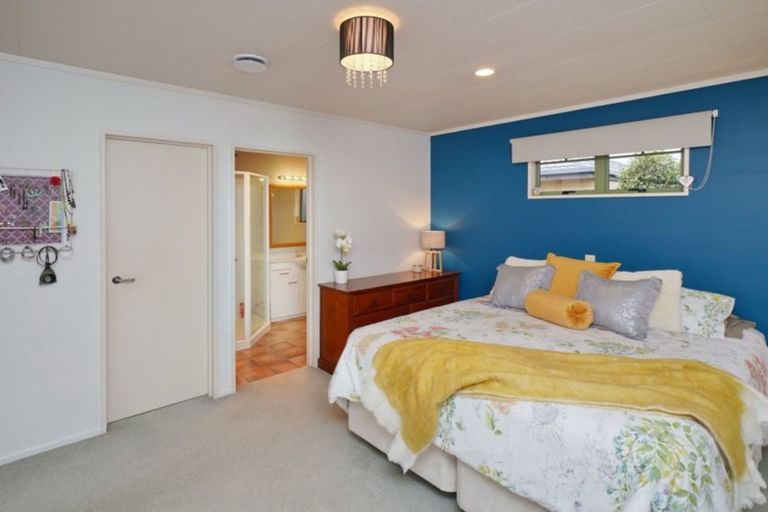 Photo of property in 13 Welsford Street, Woodend, 7610