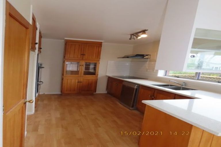 Photo of property in 8 Bodi Place, Te Atatu South, Auckland, 0610