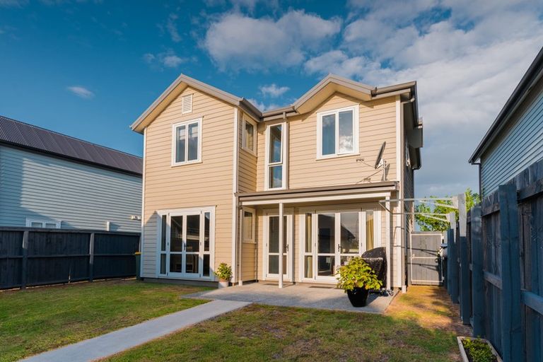 Photo of property in 5 Stitchbird Crescent, Papakura, 2110