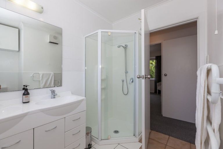 Photo of property in 190 Main Road South, Raumati South, Paraparaumu, 5032