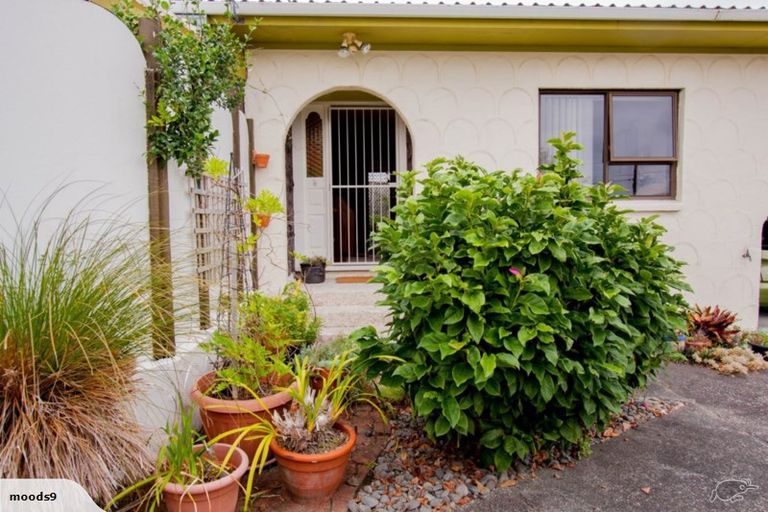 Photo of property in 2/51 View Road, Henderson, Auckland, 0612