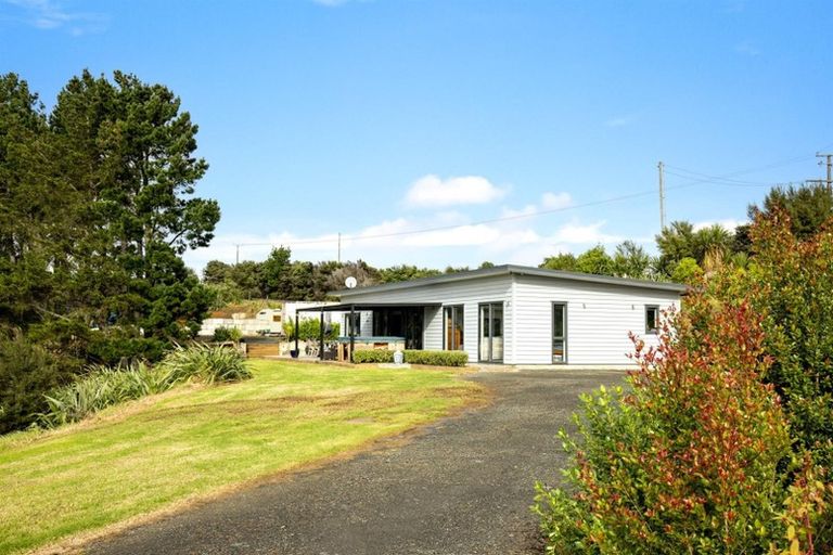Photo of property in 124 Te Kanae Road, South Head, Helensville, 0874