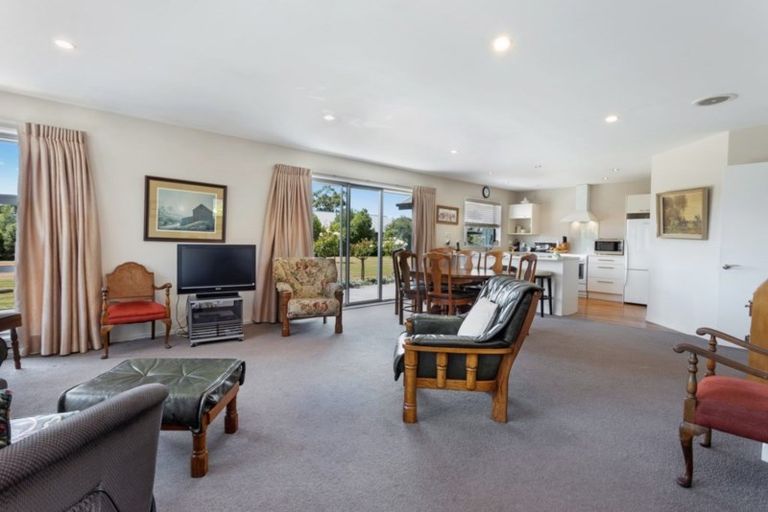 Photo of property in 11 Riverside Way, Amberley, 7410