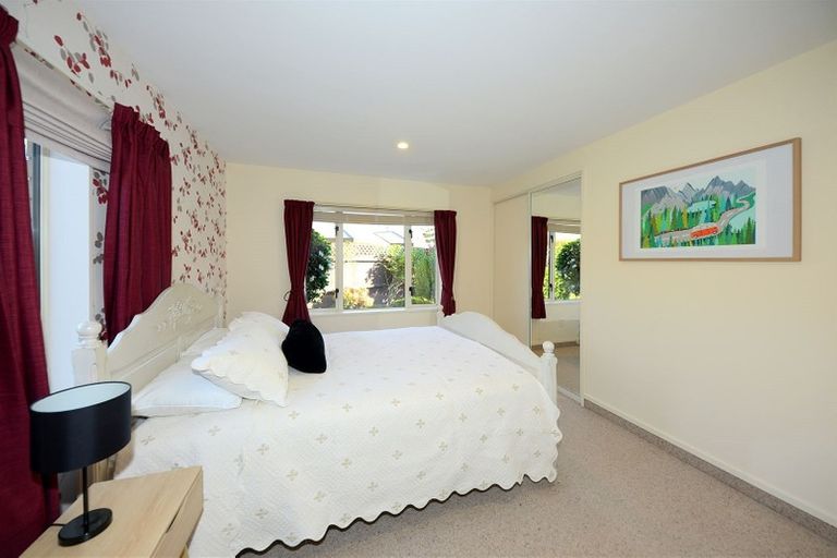 Photo of property in 9 Hatfield Place, Avonhead, Christchurch, 8042