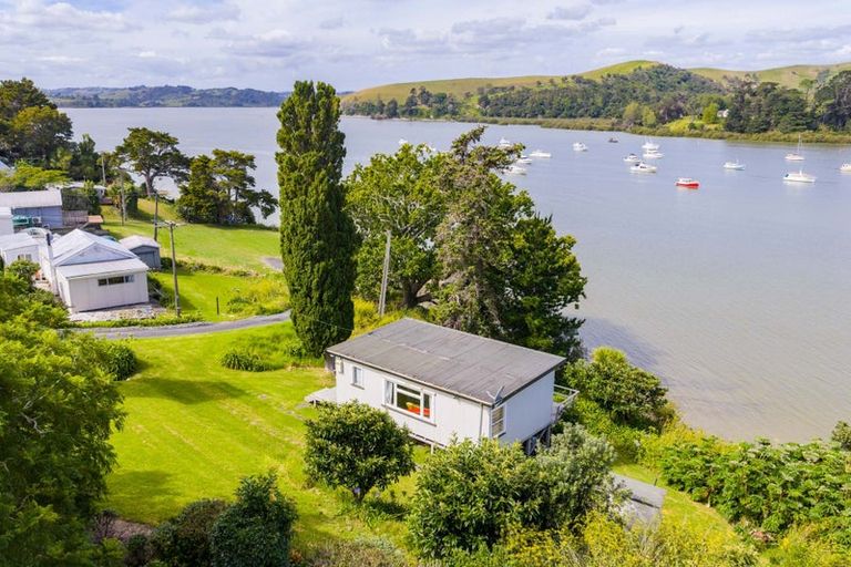 Photo of property in 16 Fisher Street, Pahi, Paparoa, 0571