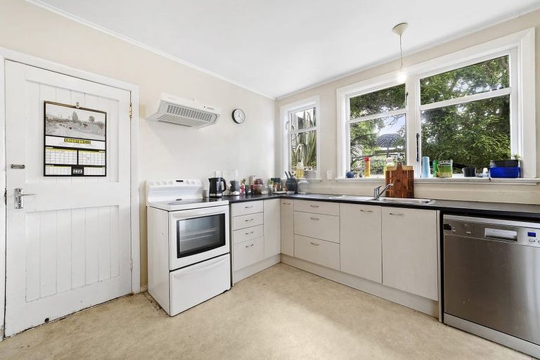 Photo of property in 15 Aplin Terrace, Ngaio, Wellington, 6035